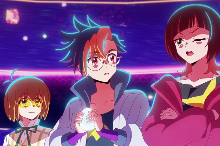Tomoro, Reina e Makoto aparecem juntos em um ambiente digital iluminado por linhas azuis, acompanhados por seus Digimon.