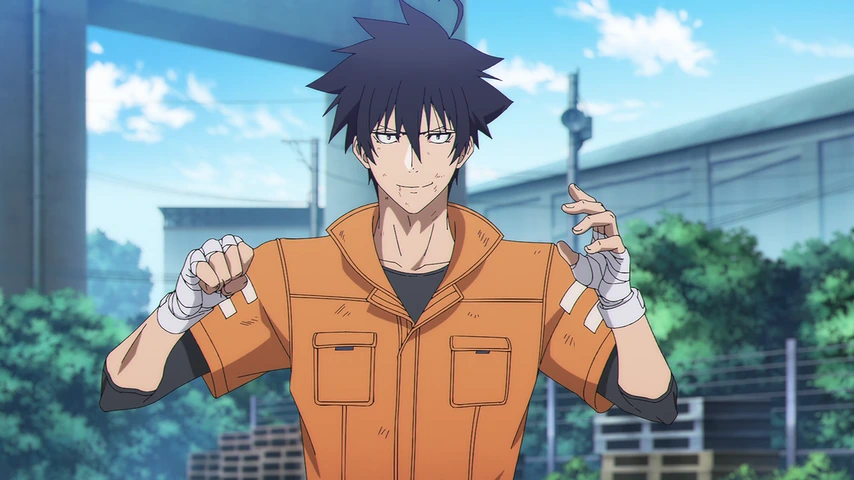 Jiro segura uma garrafa de suco enquanto Reiji está sentado ao fundo do pátio.