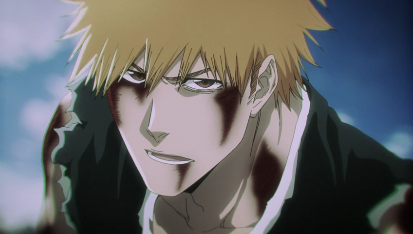 Sosuke Aizen aparece em close, sorrindo com uma das mãos erguida diante do rosto.