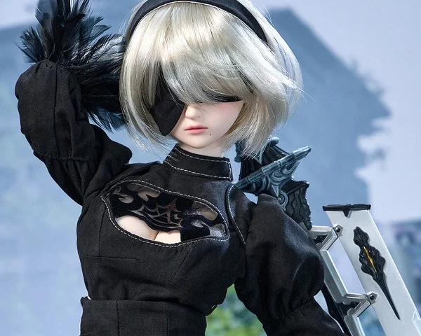 Imagem de divulgação relacionada a NieR ganha novas bonecas de 2B e Kainé com encomendas até novembro