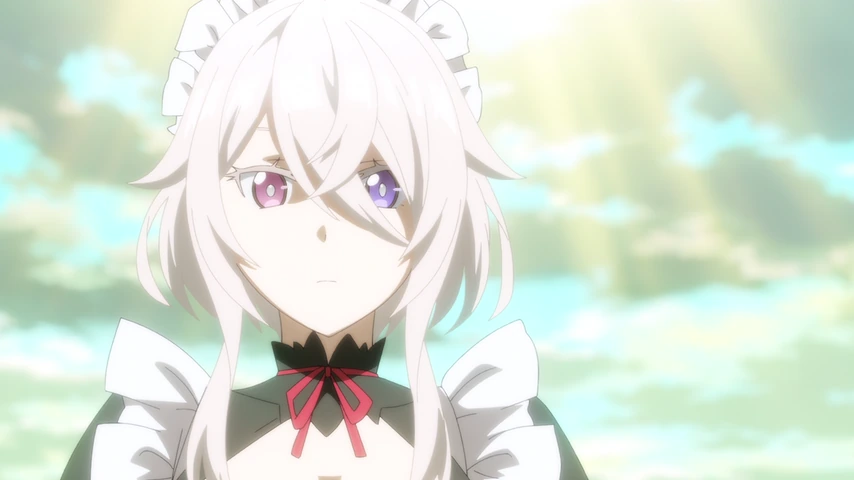 Nanami aparece diante de uma paisagem clara, com cabelos brancos, olhos de cores diferentes e uniforme de criada.